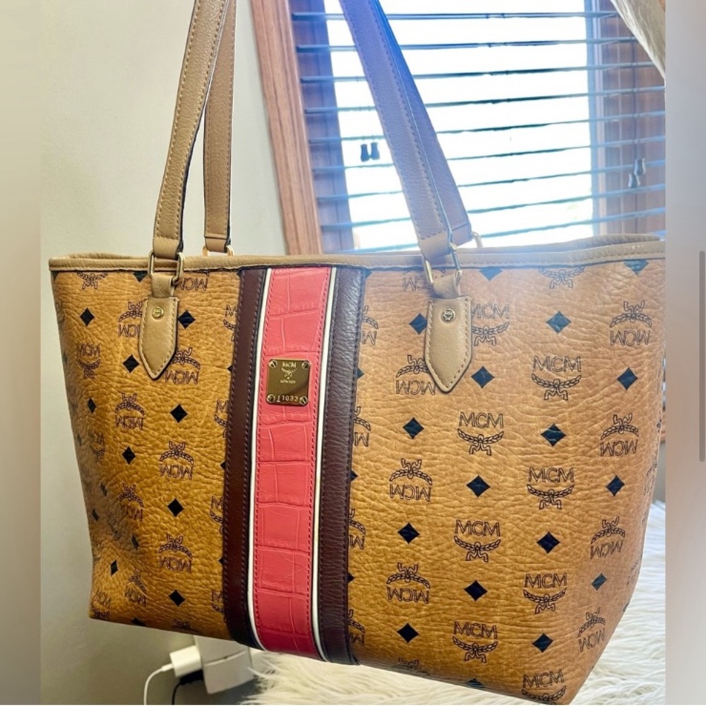 MCM Like New Large Tote Bag In Excellent Condition! - Picture 8 of 14